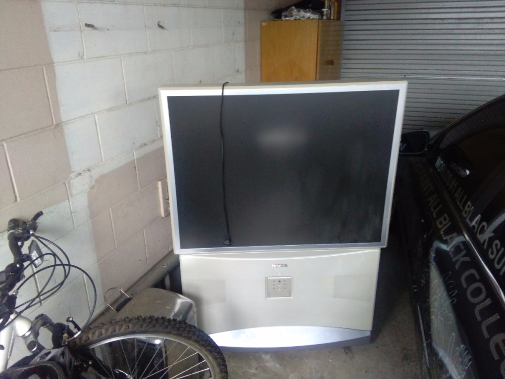 Toshiba 43 inch rear projection tv Freestuff