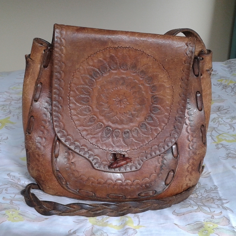 1960's tooled leather handbag with broken strap attachment | Freestuff