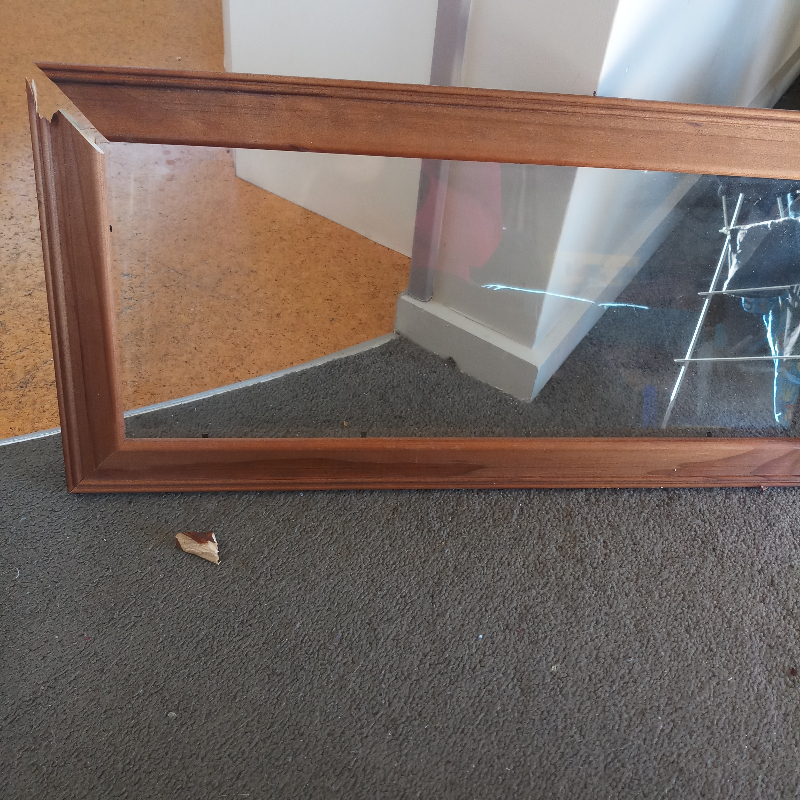 photo-frame-w-broken-corner-freestuff