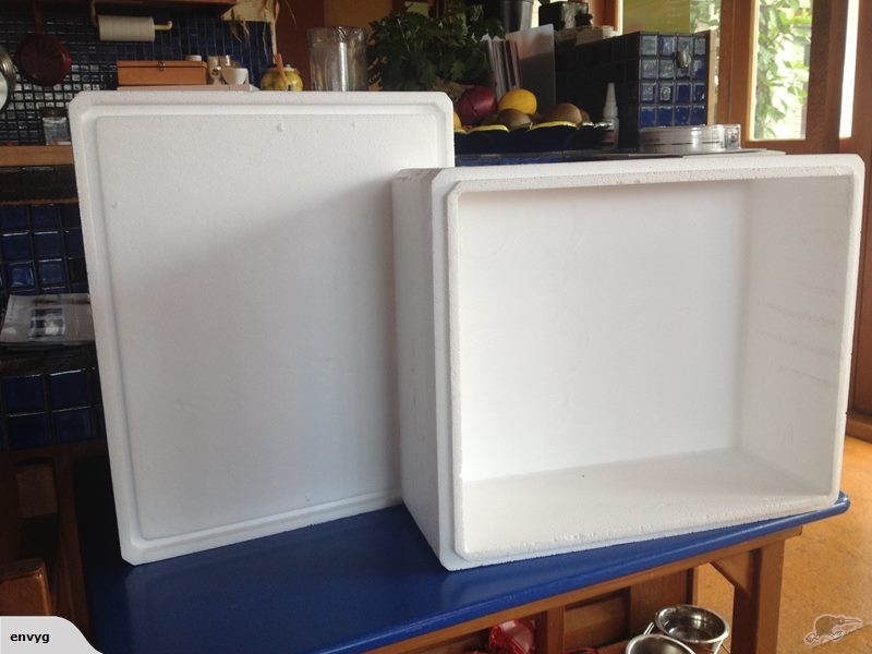 Polystyrene Ice with freeze packs Freestuff