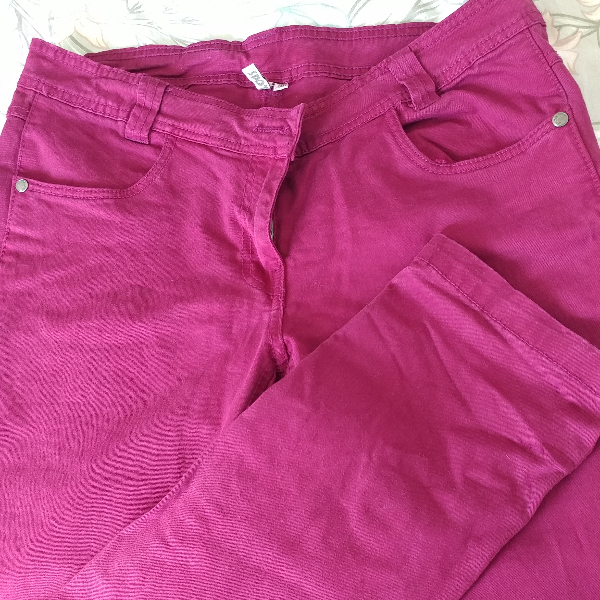 Ladies magenta jeans | Freestuff