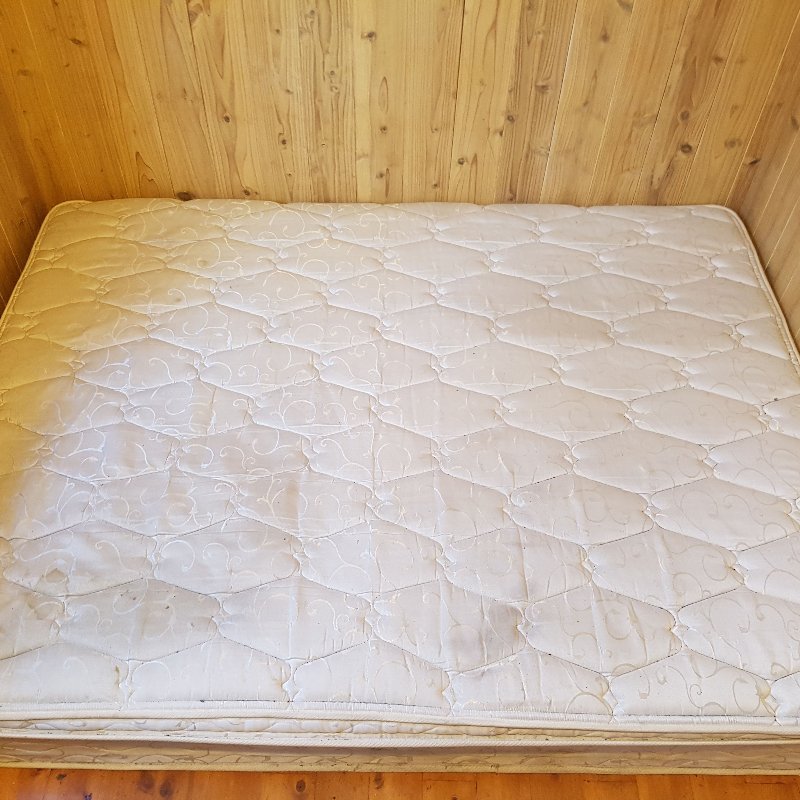 Queen Mattress | Freestuff