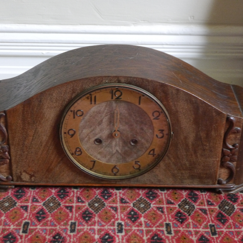 Genuine antique Kienzle mantle chiming clock. (Doesn't go) Freestuff