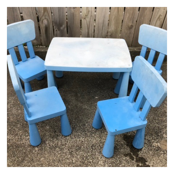 Kids plastic outdoor table and chairs | Freestuff