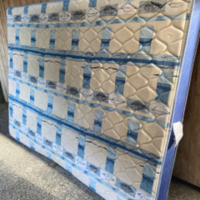 Queen mattress Freestuff