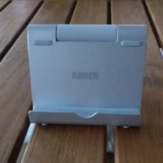 Folding tablet/phone stand