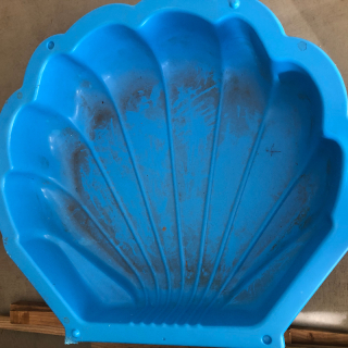 Fountain Clam Shell Sandpit | Freestuff