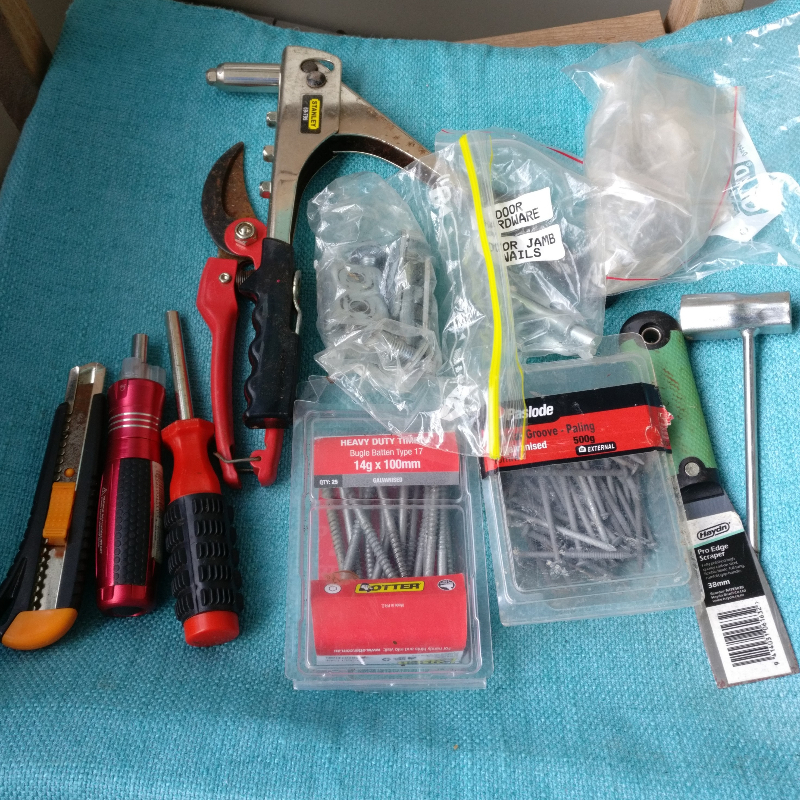 Various small tools and bits of hardware | Freestuff