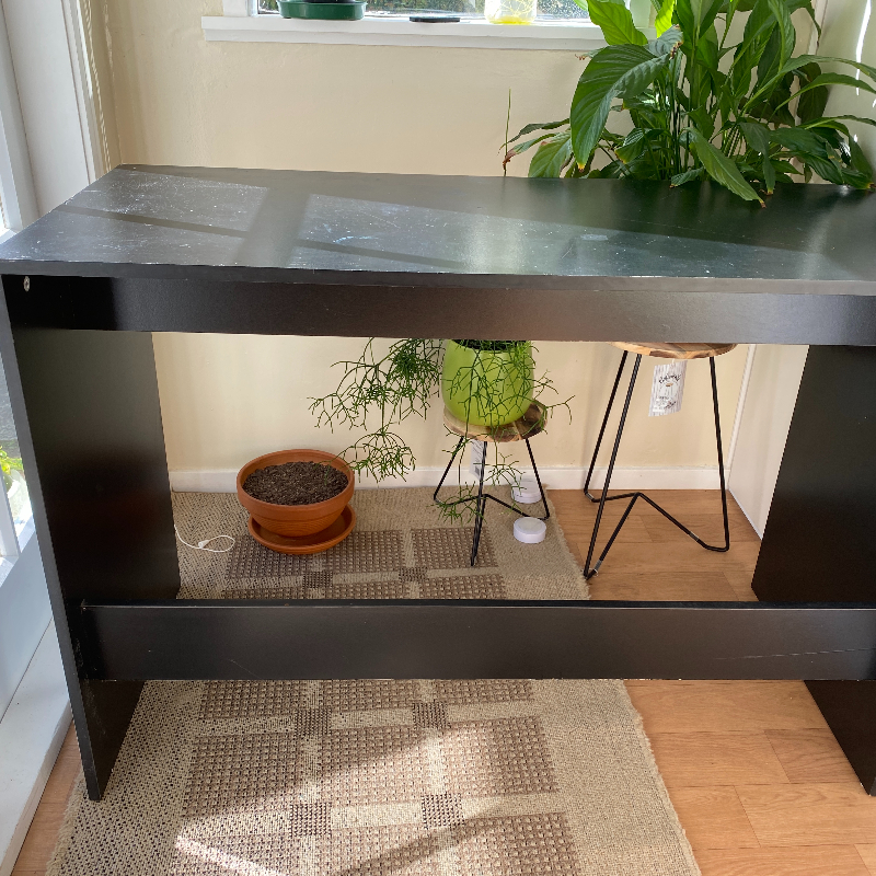 Sturdy desk Freestuff