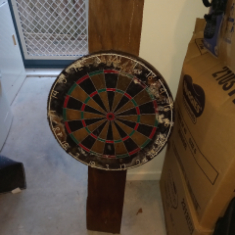 Old used dartboard Freestuff