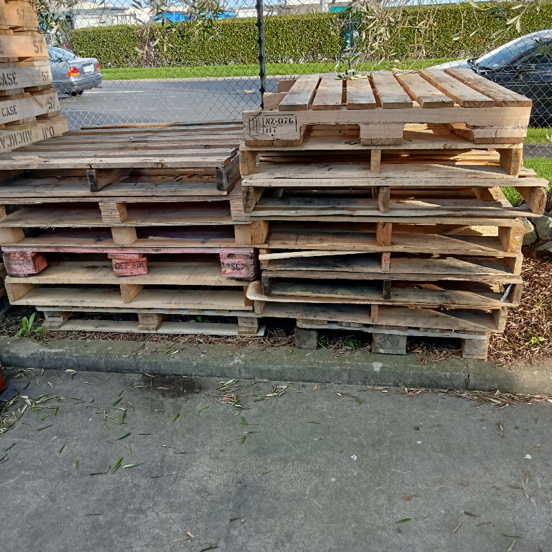 Pallets - slightly broken | Freestuff