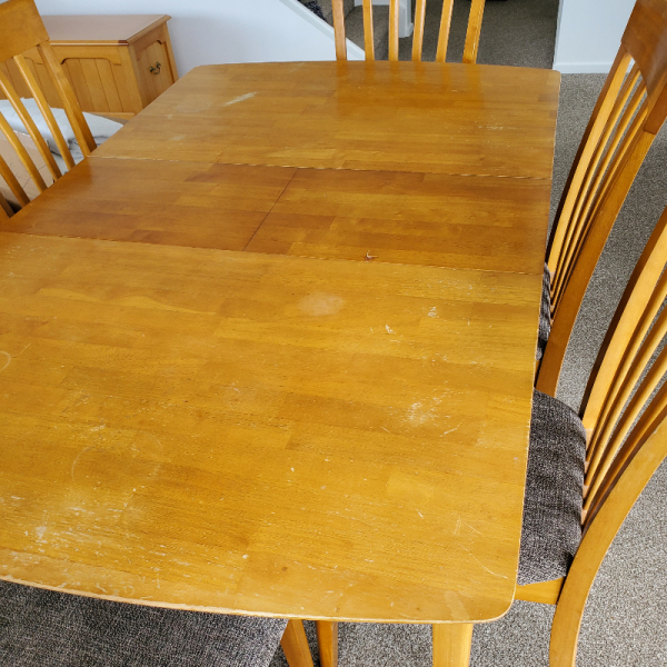 Dining Table and 6 chairs Freestuff