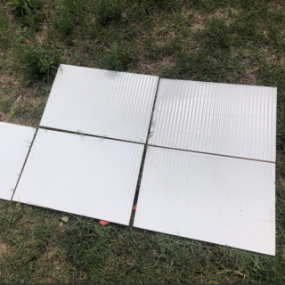 X4 ribbed white large tiles