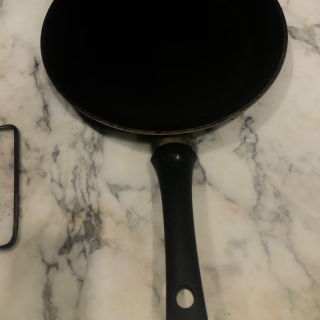 Non stick frying pan