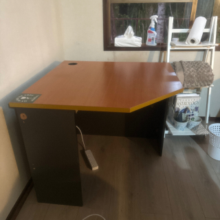 Corner desk