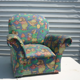 Childs arm chair.