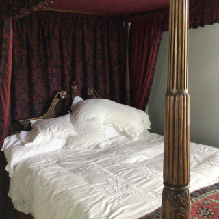 Vintage four poster bed 