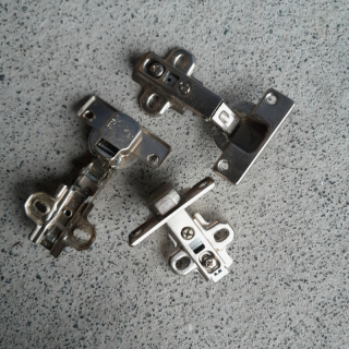 Cabinet hinges 