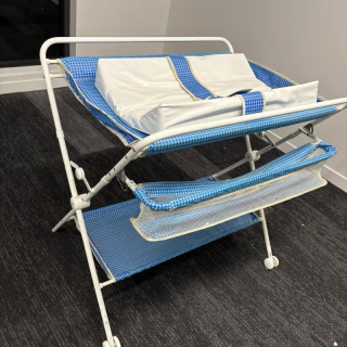 Nappy changing table