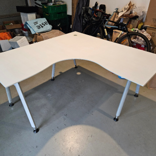 Large Home Office Desk (150cmX150cm) Great for multiple monitors must be collected STONEFIELDS