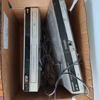 2 dvd/video players