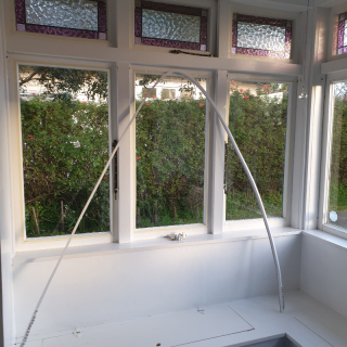 Bendable curtain rod, fits Californian bungalow corner window