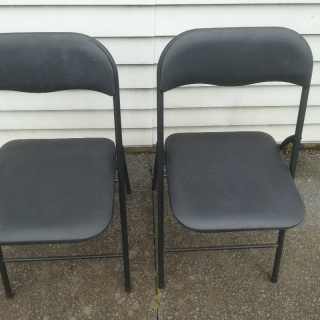 2 fold up chairs