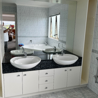 Basins & vanities