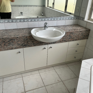 Single basin & vanity + Hans grohe tap