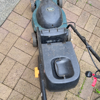 Electric lawnmower 