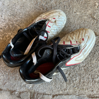 Kids US size 2 rugby boots 